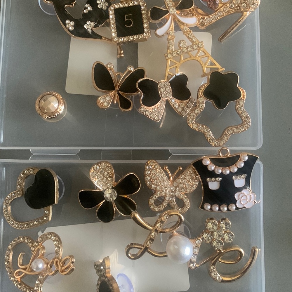 cracks charms